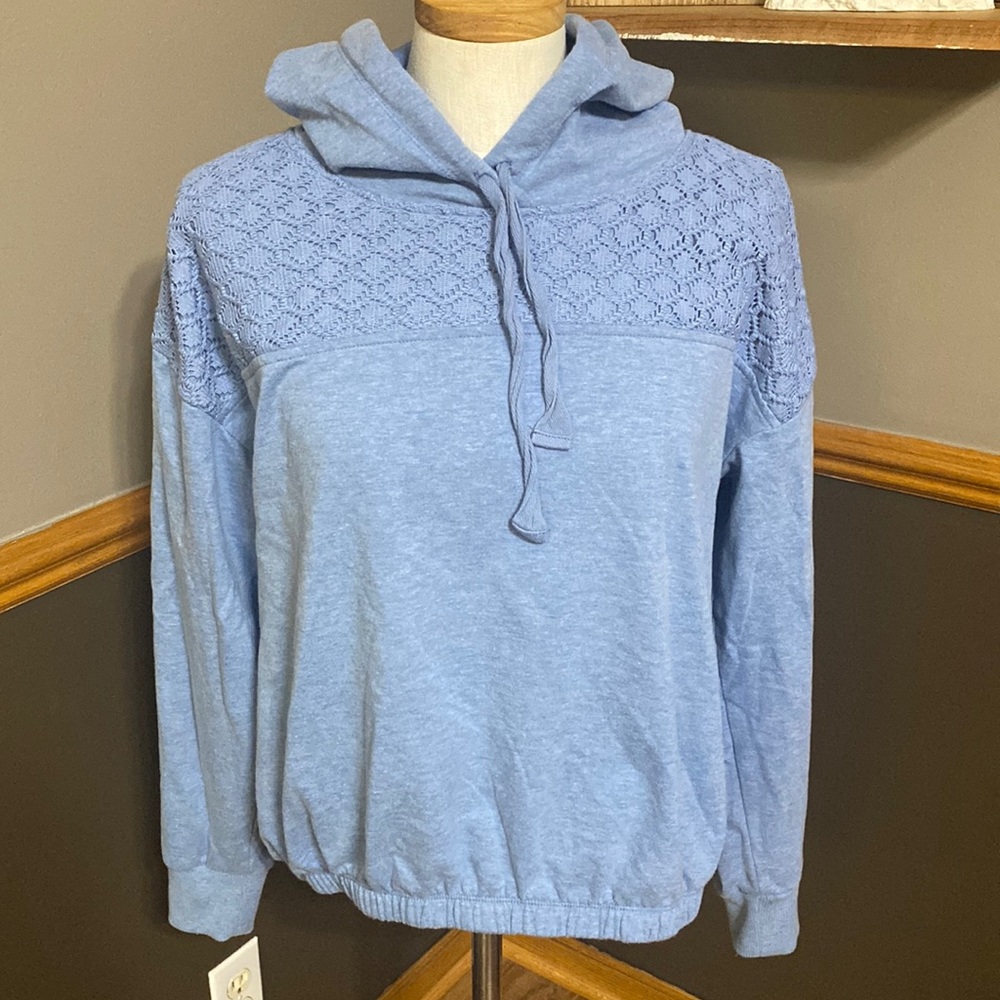 Lauren Conrad light blue crochet pattern sweatshirt hoodie size medium